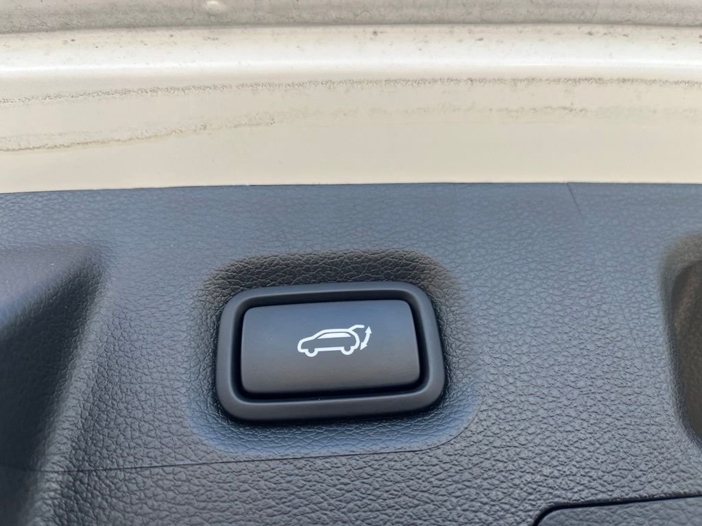 Used 2023 White Hyundai Blue image 10