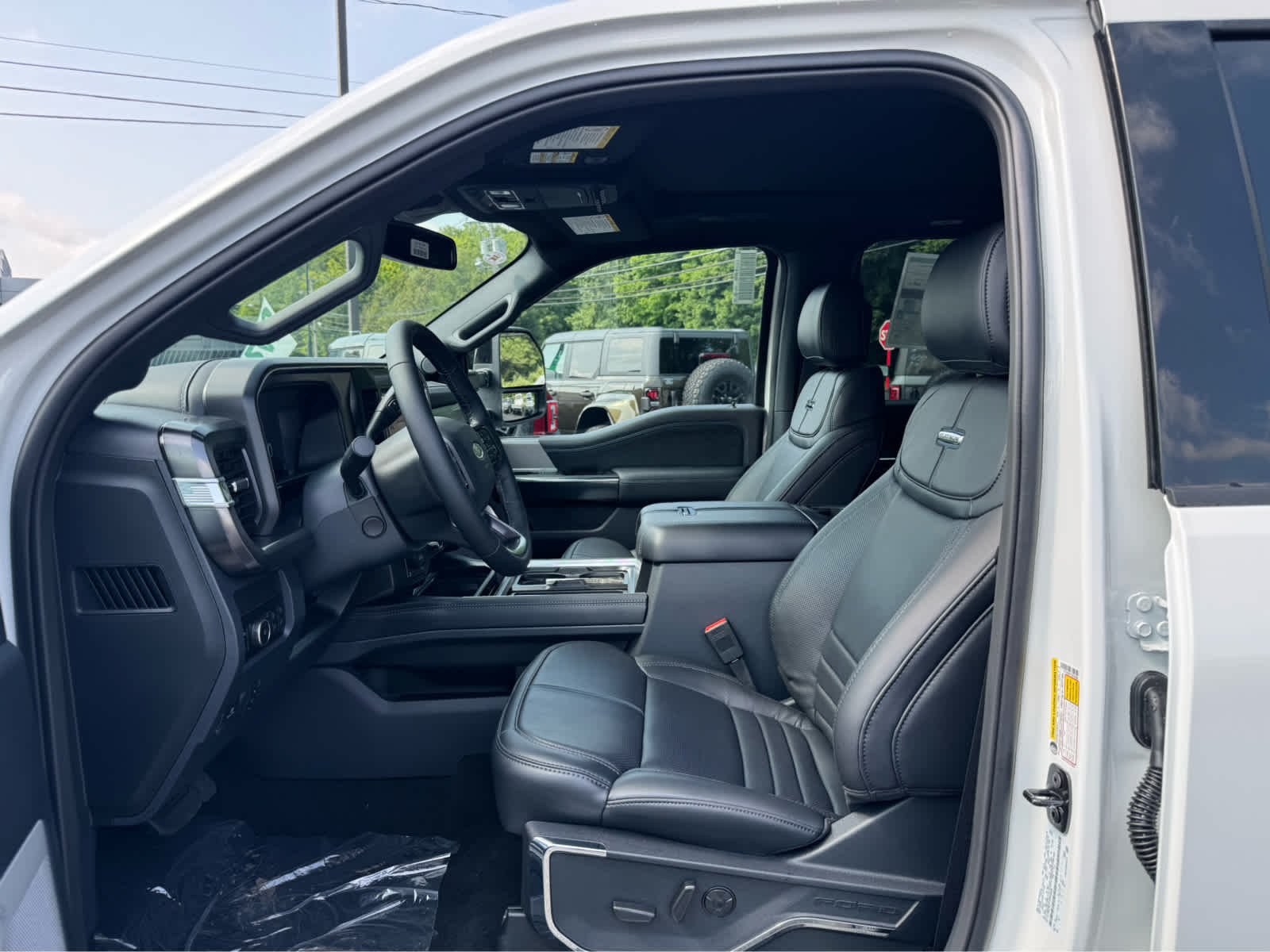 New 2026 Star White Metallic Tri-Coat Ford Platinum image 10
