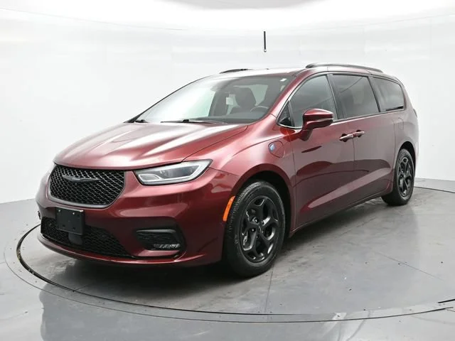 Used 2021 Velvet Red Pearlc Chrysler Hybrid Limited image 3