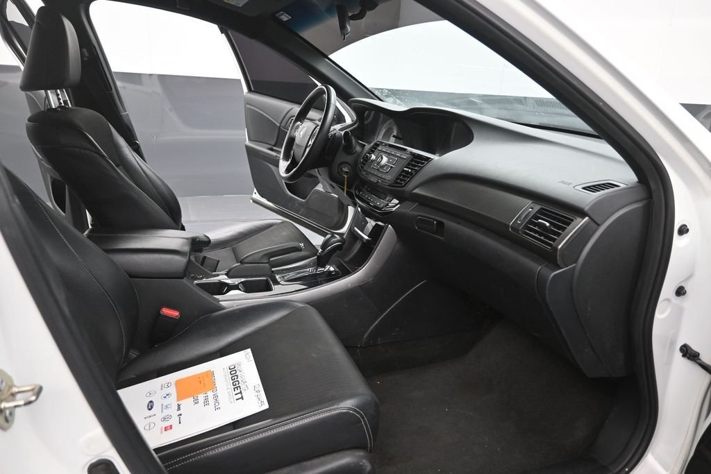 Used 2016  Honda Sport image 16