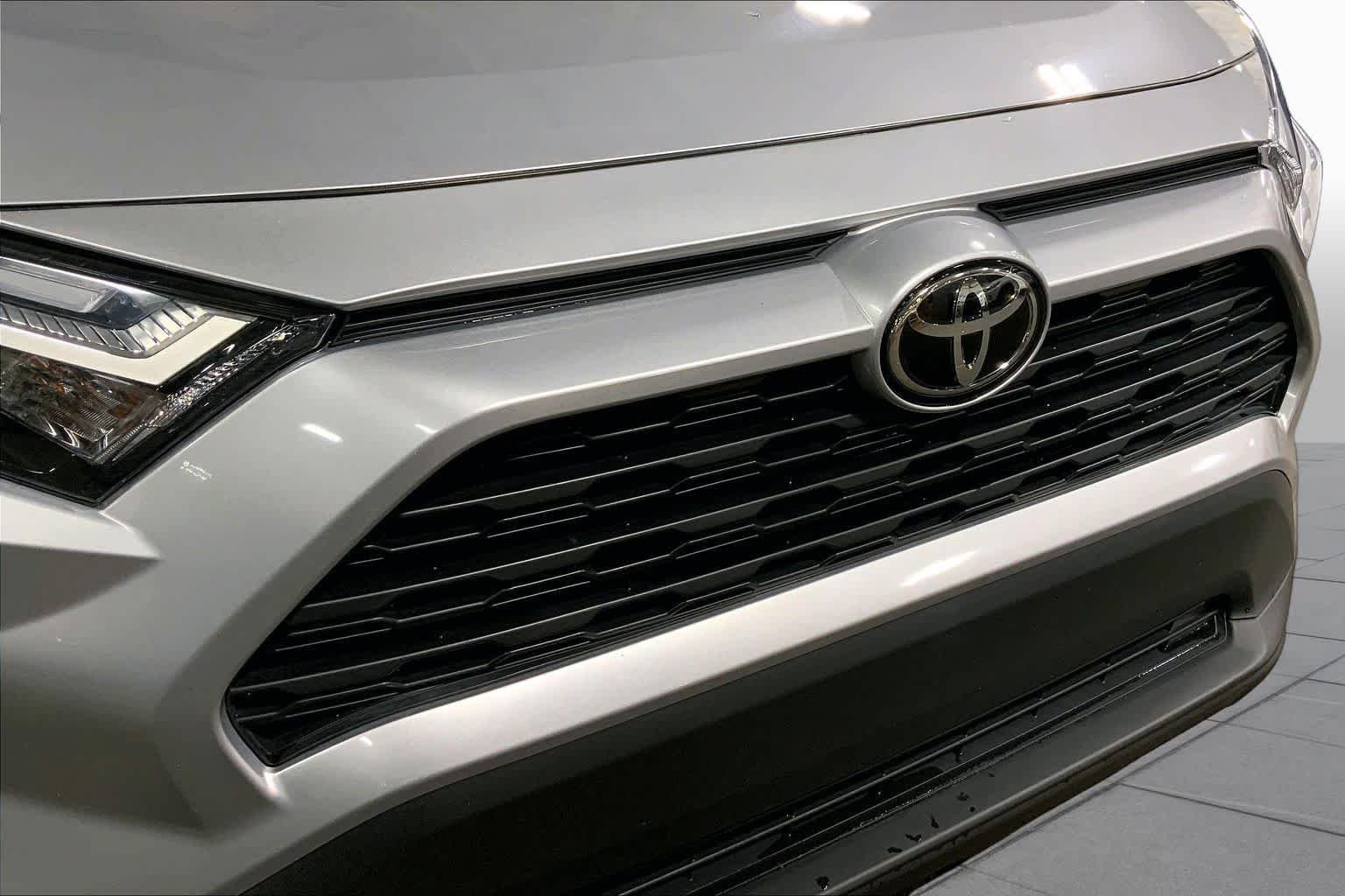 Used 2025 Silver Sky Metallic Toyota Hybrid XLE image 30