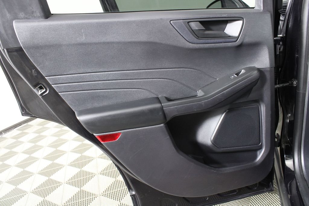 Used 2022 Black Ford SE image 12