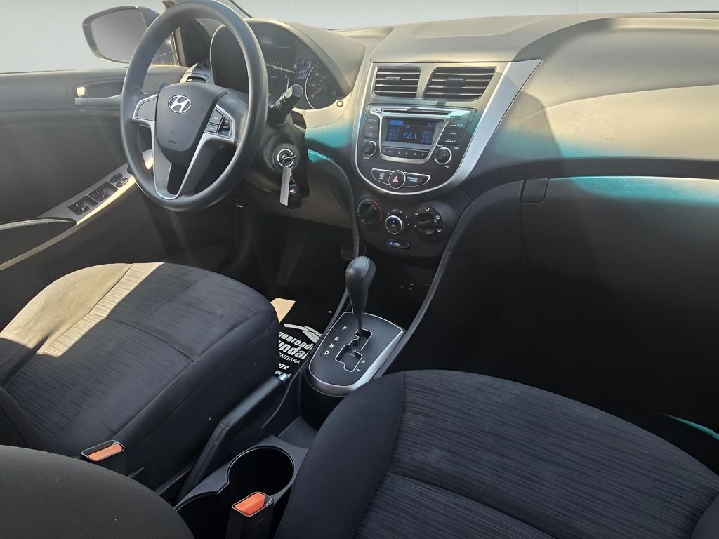 Used 2017 Pacific Blue Pearl Hyundai SE image 13