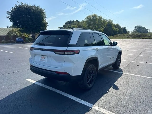 New 2027 Bright White Clearcoat Jeep Laredo Altitude image 7