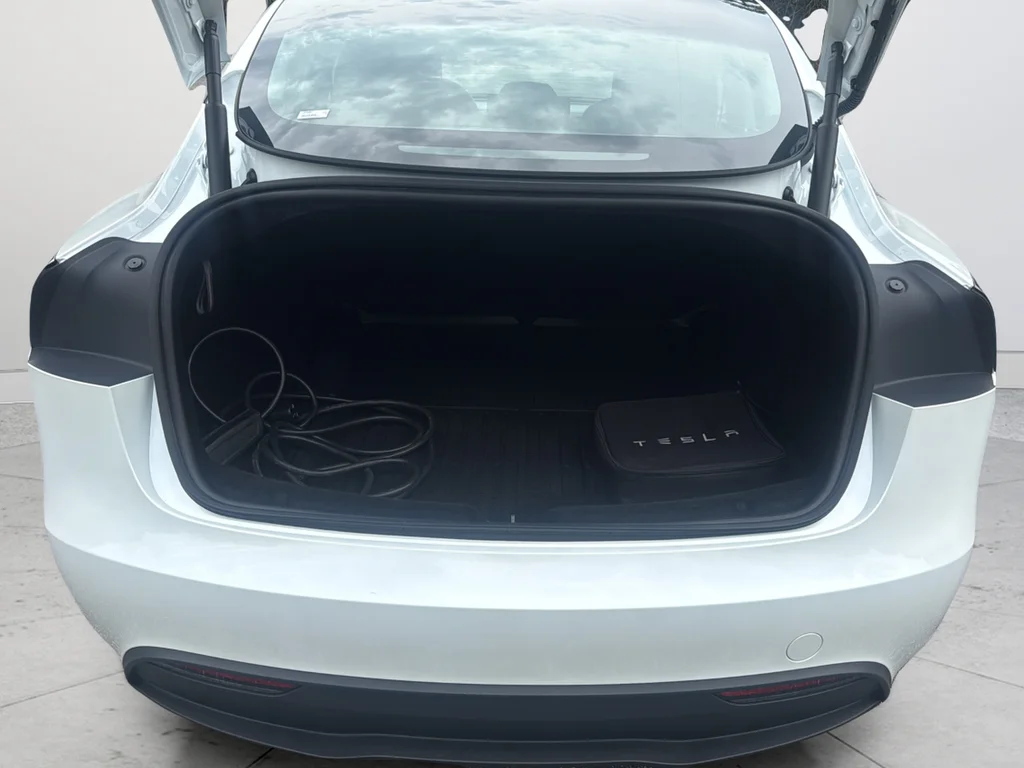 2025 Tesla Model 3 Long Range - Photo 18