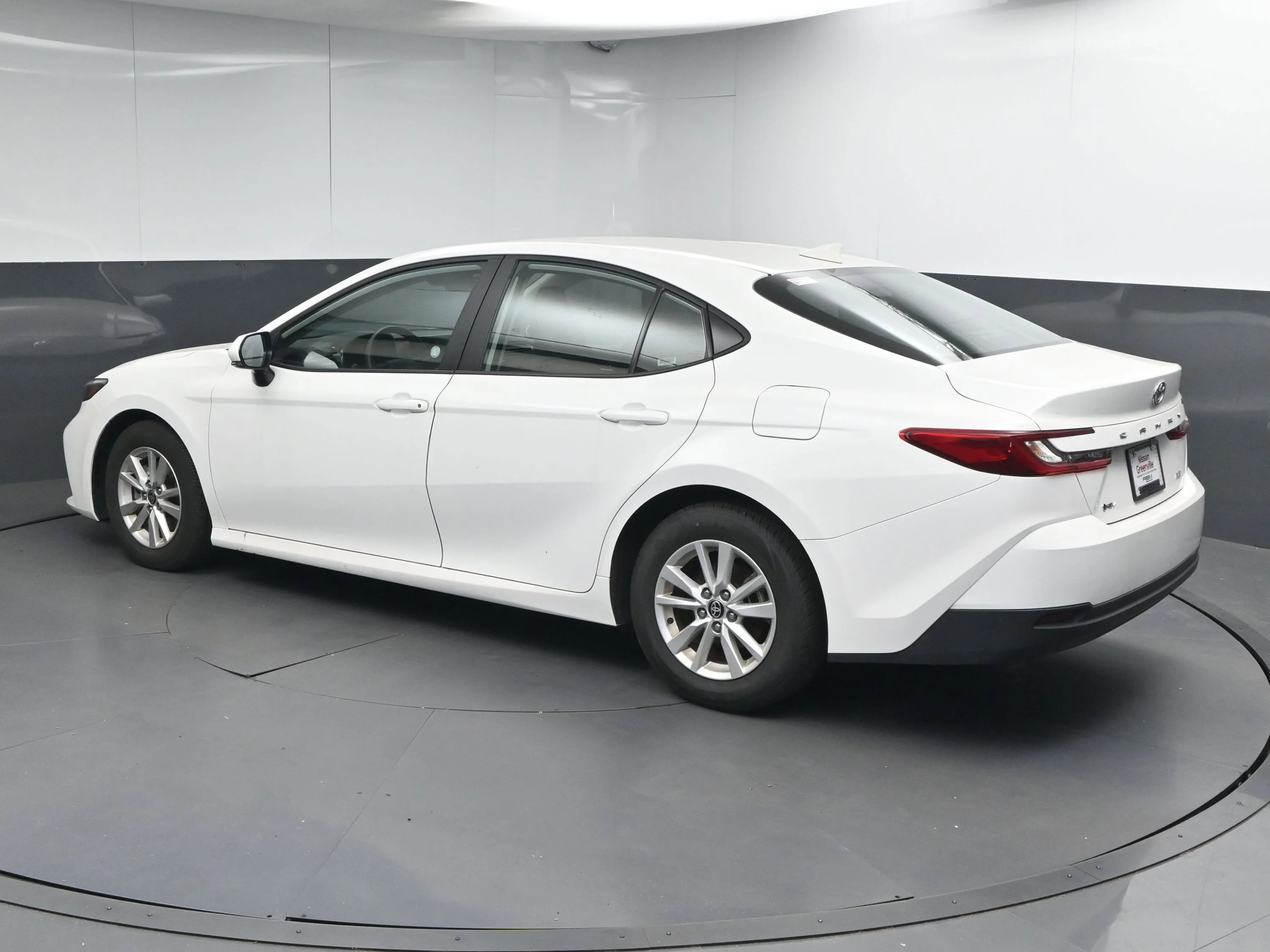 Used 2025 Ice Toyota LE image 5
