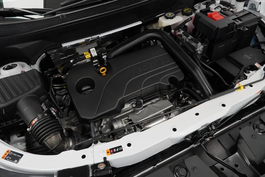 New 2027 Summit White Chevrolet LT image 38
