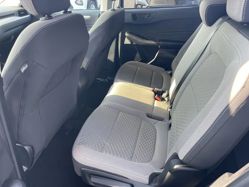 Used 2022 Gray Ford SE image 22