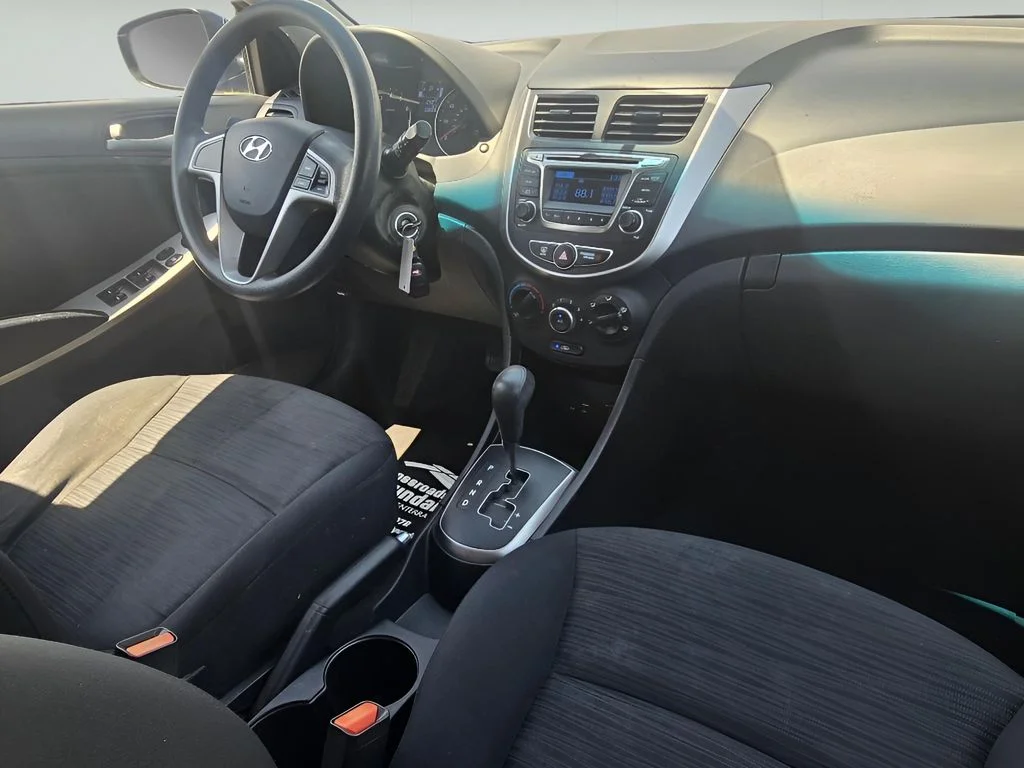 Used 2017 Pacific Blue Pearl Hyundai SE image 13