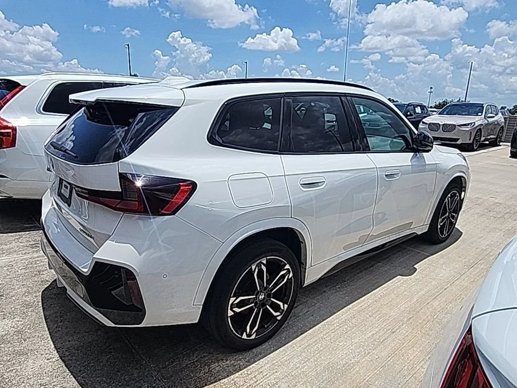 Used 2023 Alpine White BMW xDrive28i image 2