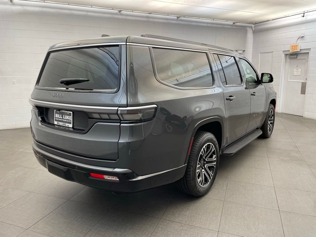 New 2026 Baltic-Gray Metallic Clear-Coat Exterior Paint Jeep  image 3