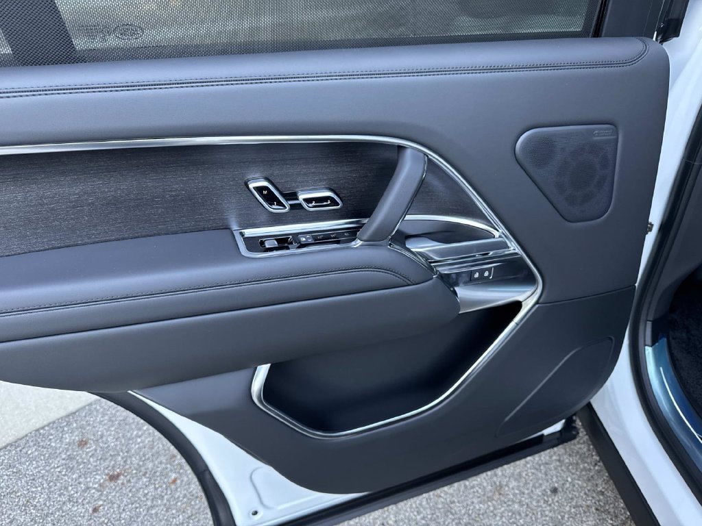 New 2027 Fuji White LAND ROVER  image 13