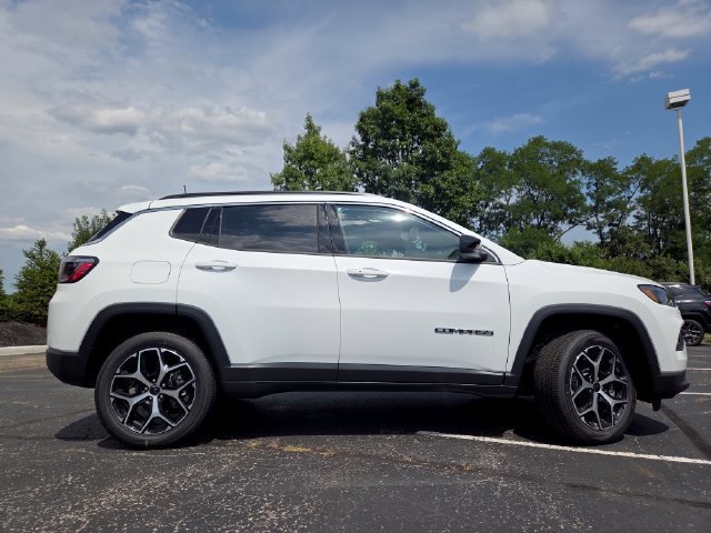New 2026 Bright White Clear-Coat Exterior Paint Jeep Limited image 22