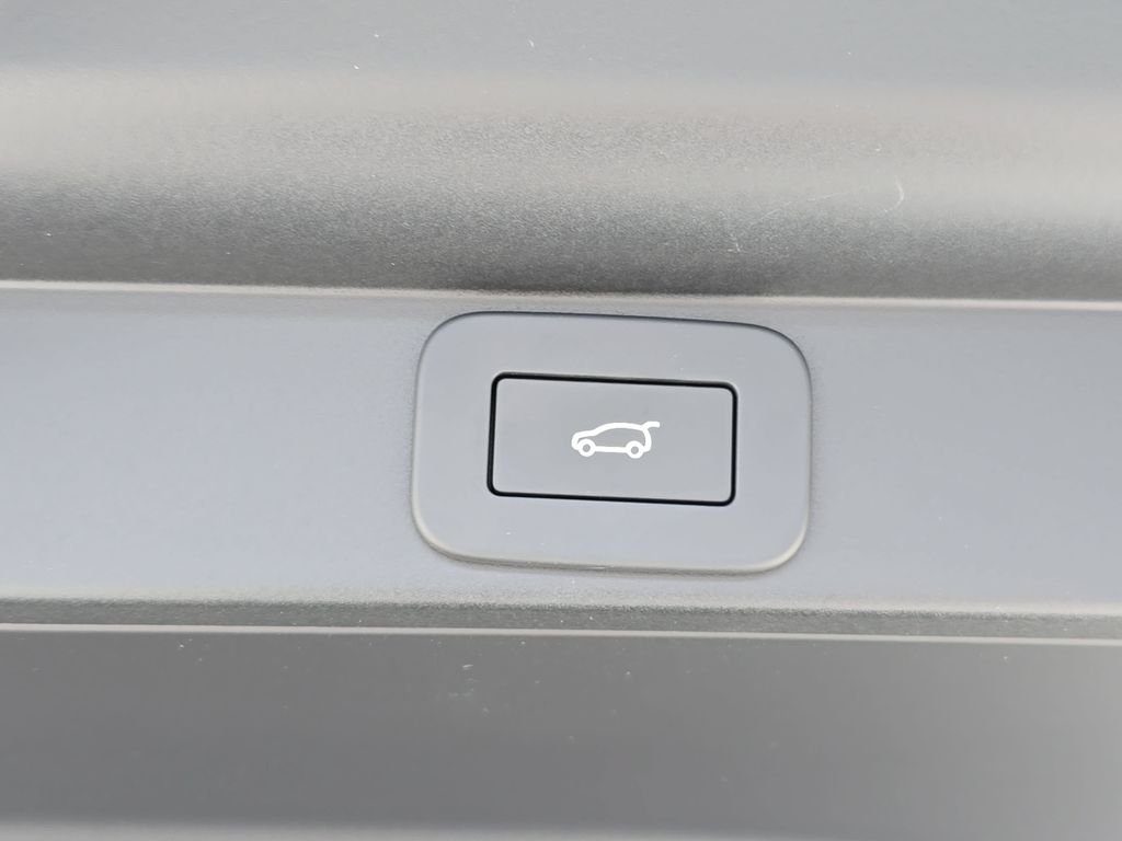 New 2026 Constellation Blue Ultra Metallic Gloss Land Rover SE image 14