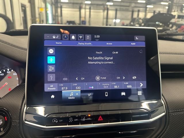 New 2026 Hydro Blue Pearl-Coat Exterior Paint Jeep Latitude image 25