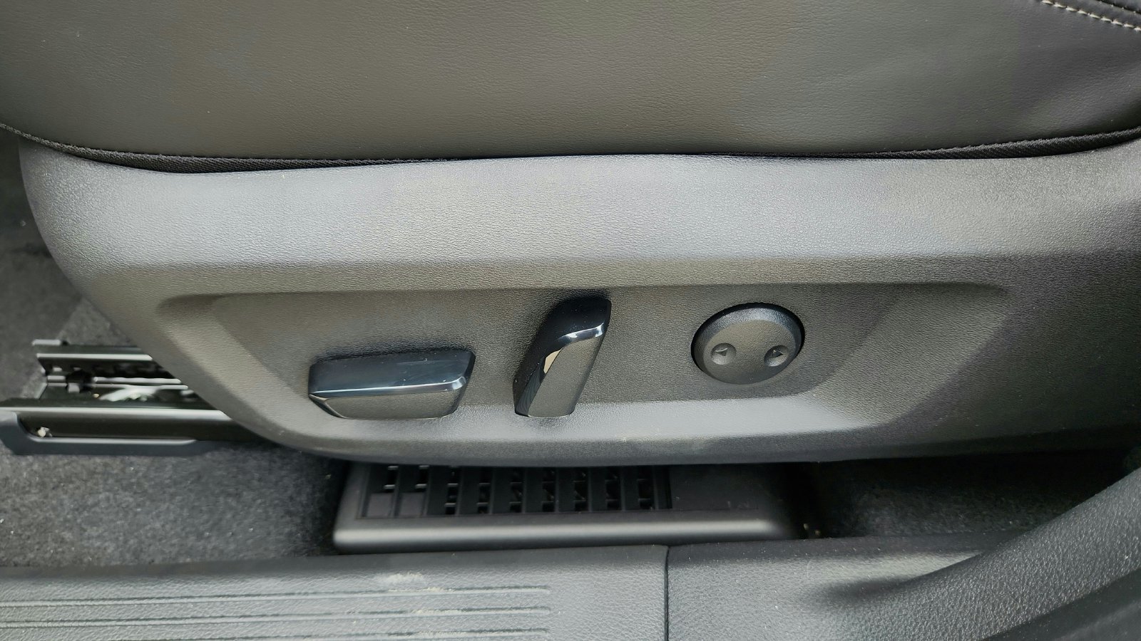 Certified Used 2026 Black Nissan Platinum image 13