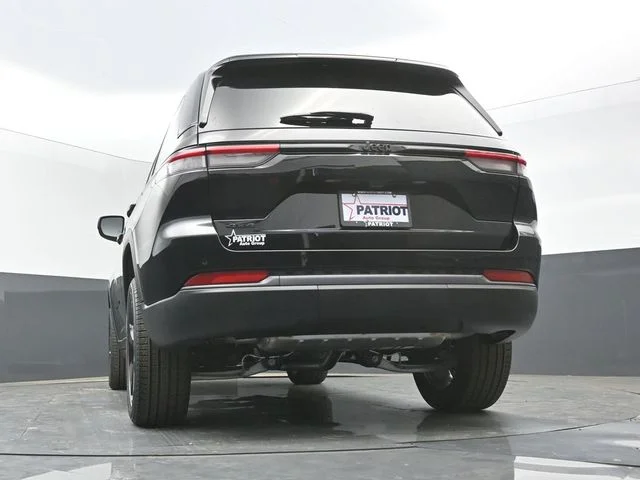 New 2026 Diamond Black Crystal Pearlcoat Jeep Limited image 42