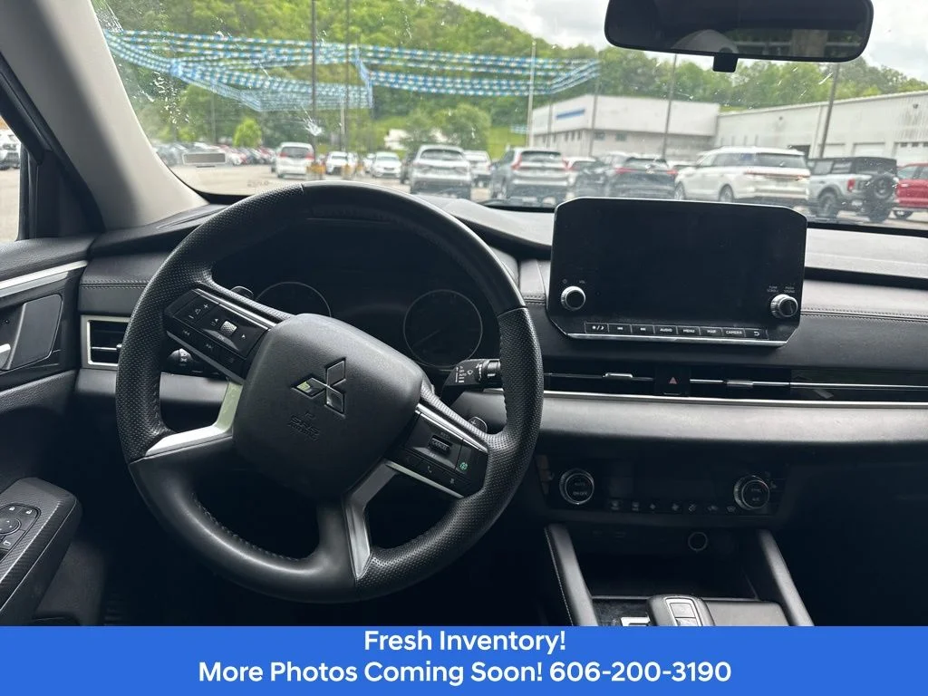 Used 2024  Mitsubishi SE image 12