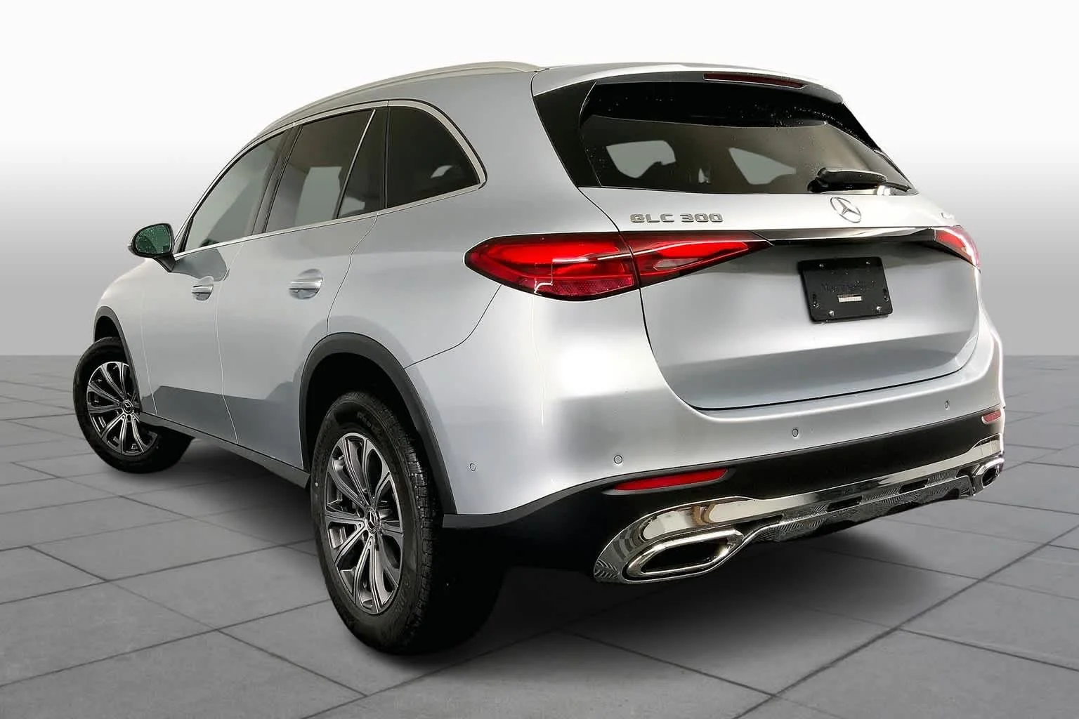Used 2025 Cirrus Silver Metallic Mercedes-Benz GLC 300 image 4
