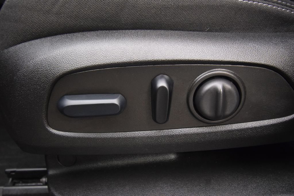 Used 2024 Volcanic Red Tintcoat GMC SLE image 27