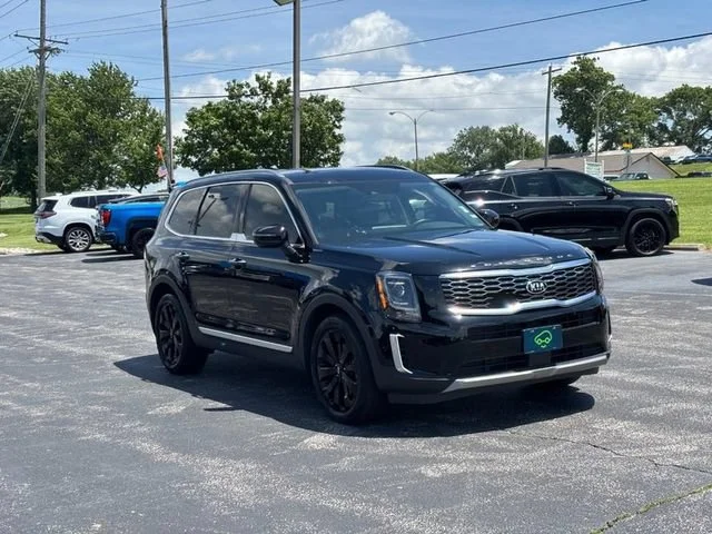 Used 2020 Black Kia S image 7