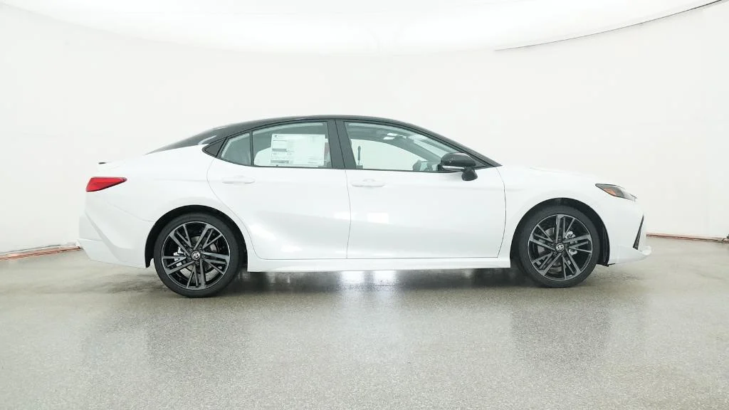 New 2026 Wind Chill Pearl with Midnight Black Metallic roof Toyota XSE image 15