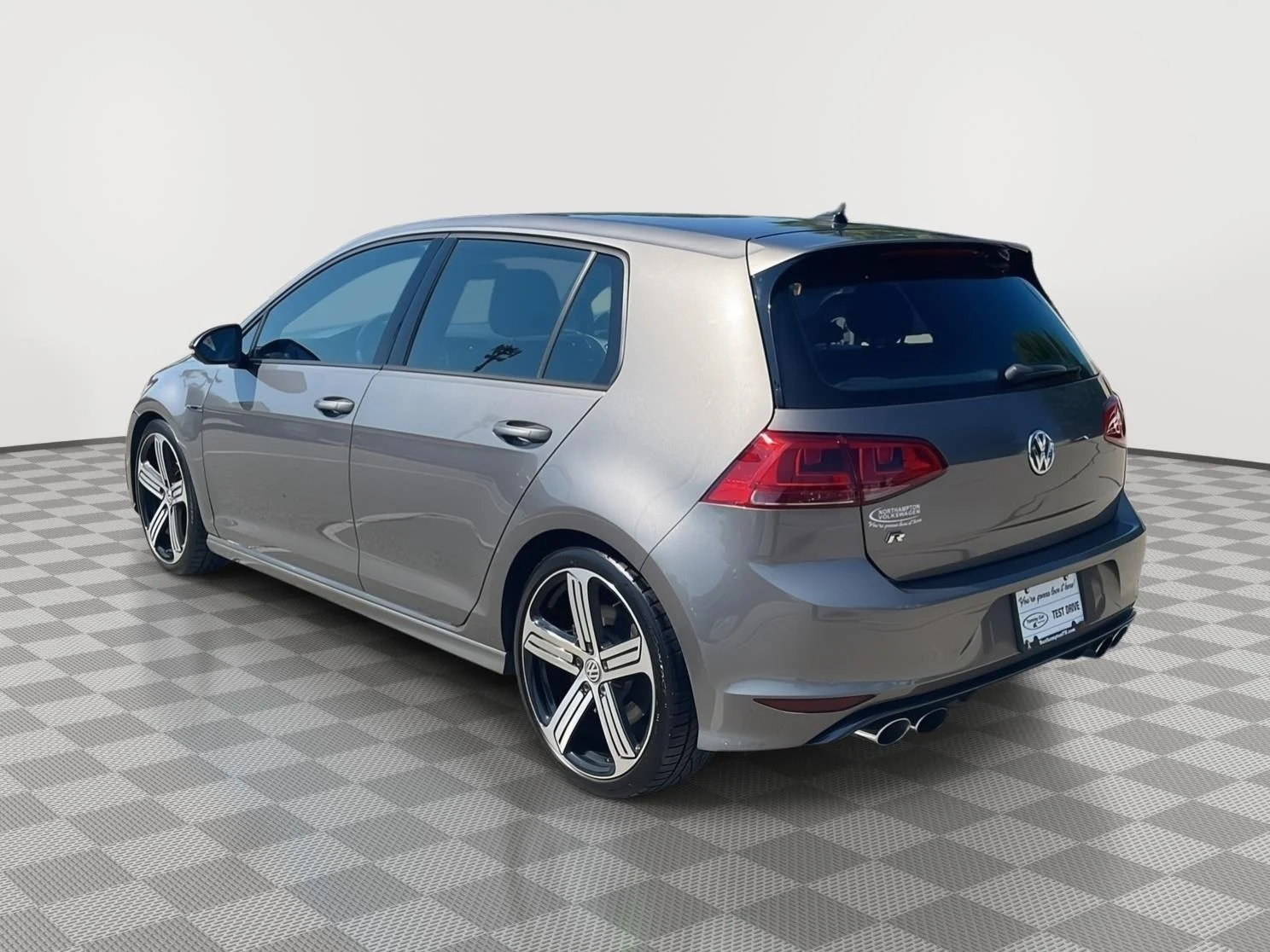 Used 2017  Volkswagen 4MOTION image 7