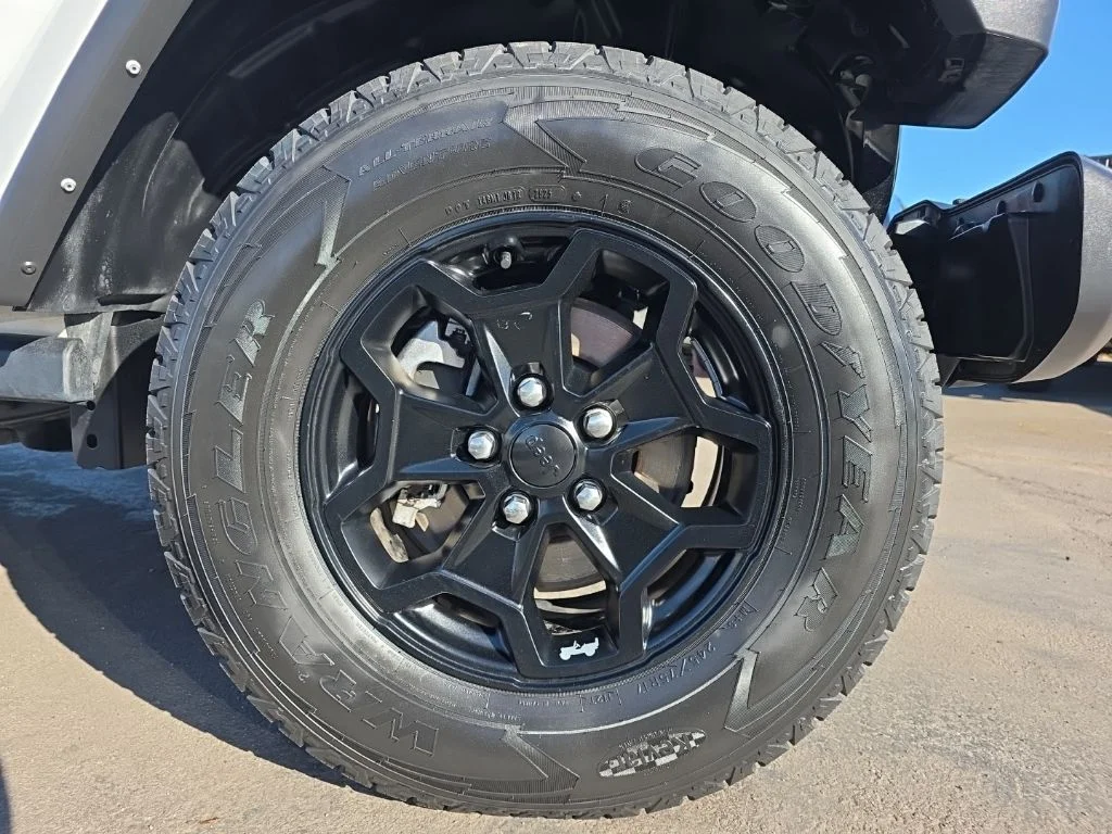Used 2022 White Jeep Willys image 9