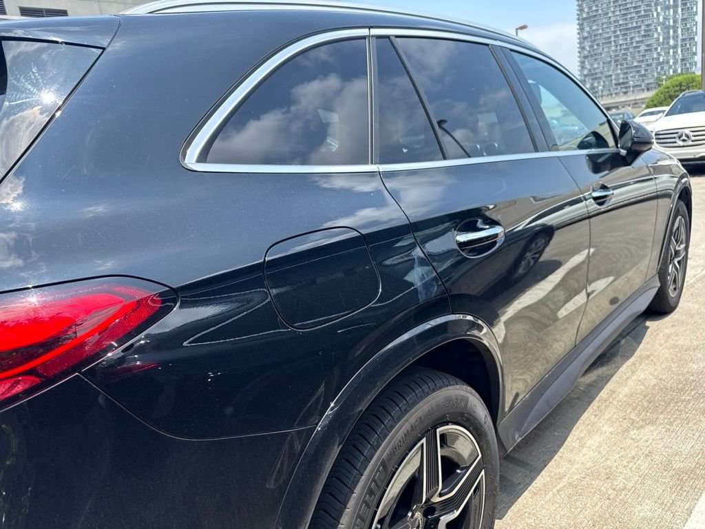Used 2026 Black Mercedes-Benz GLC 300 image 3