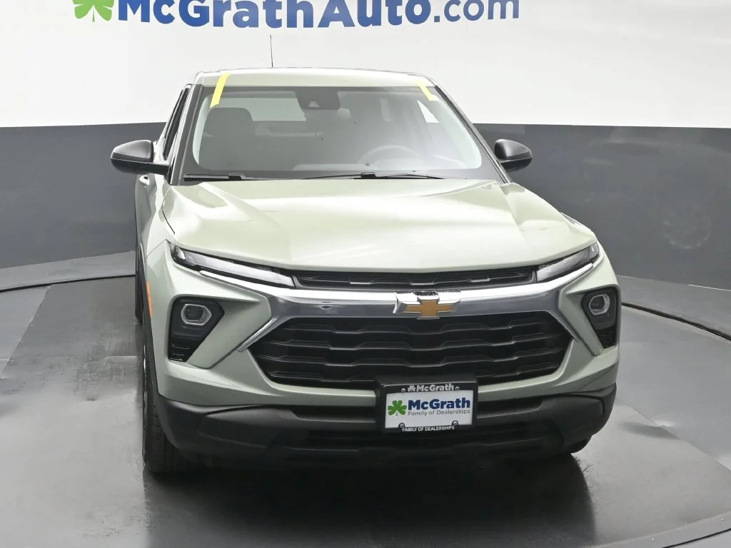 Used 2025 Green Chevrolet LS image 5