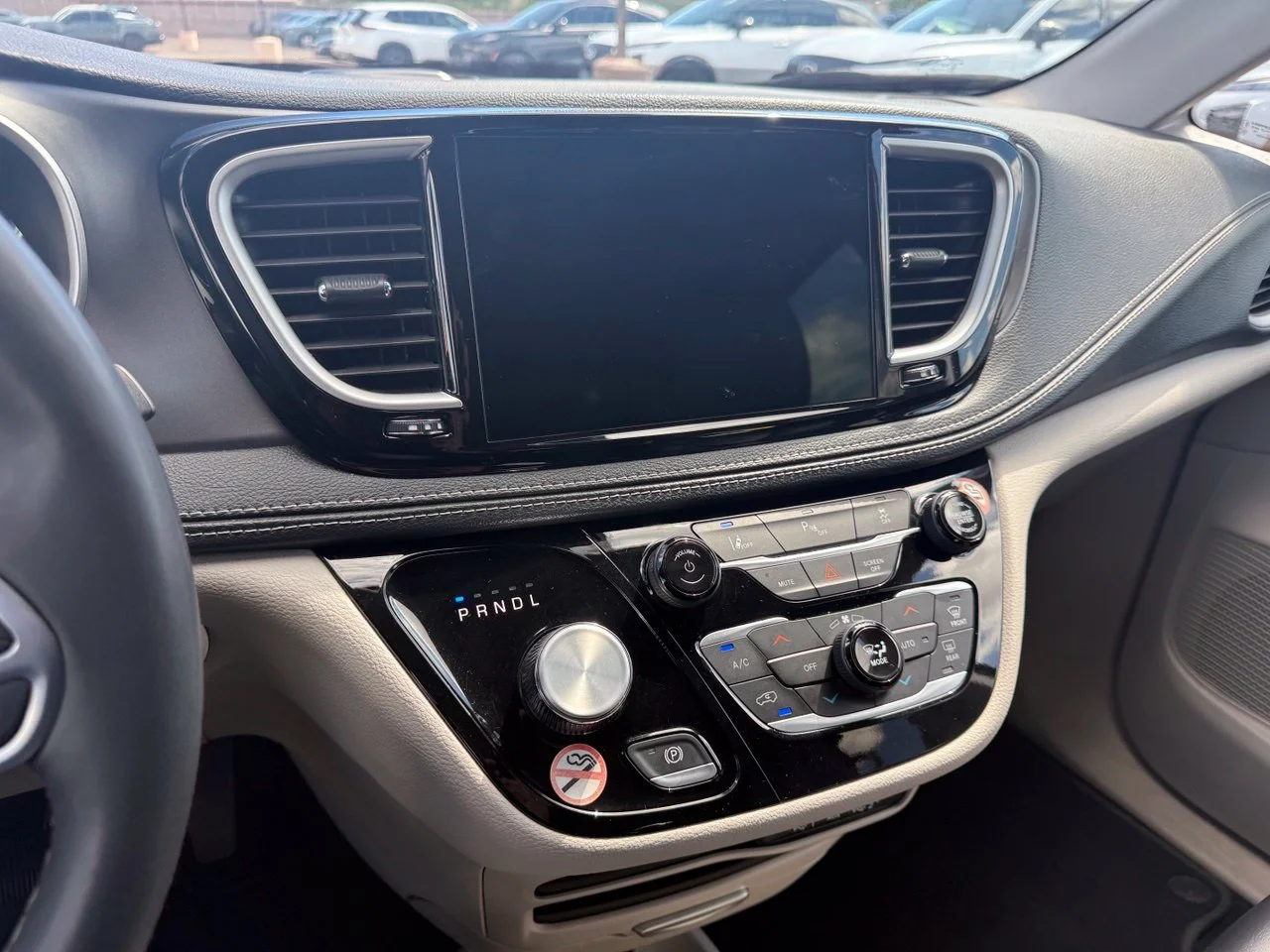 Used 2023 Brilliant Black Crystal Pearlcoat Chrysler Touring L image 20