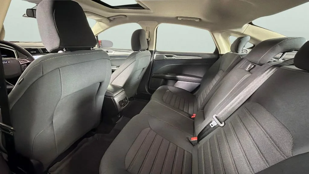 Used 2020 Red Ford SE image 28