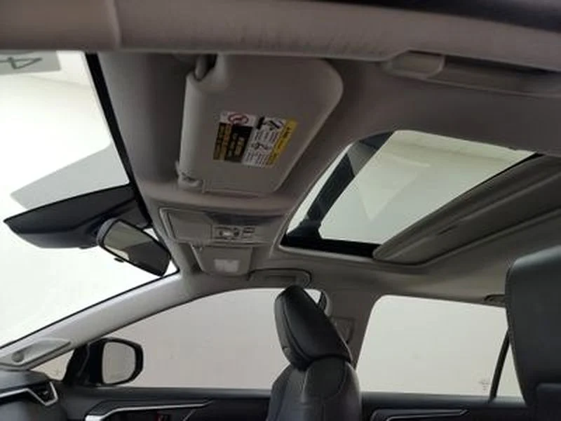 Used 2021 Blue Toyota XLE Premium image 19