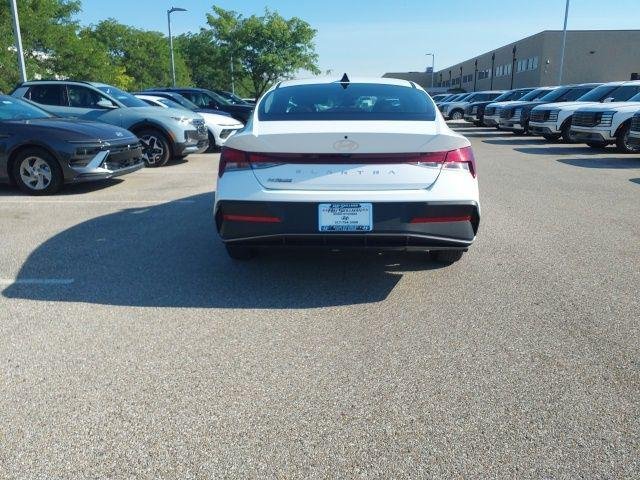 New 2026 White Hyundai SE image 7