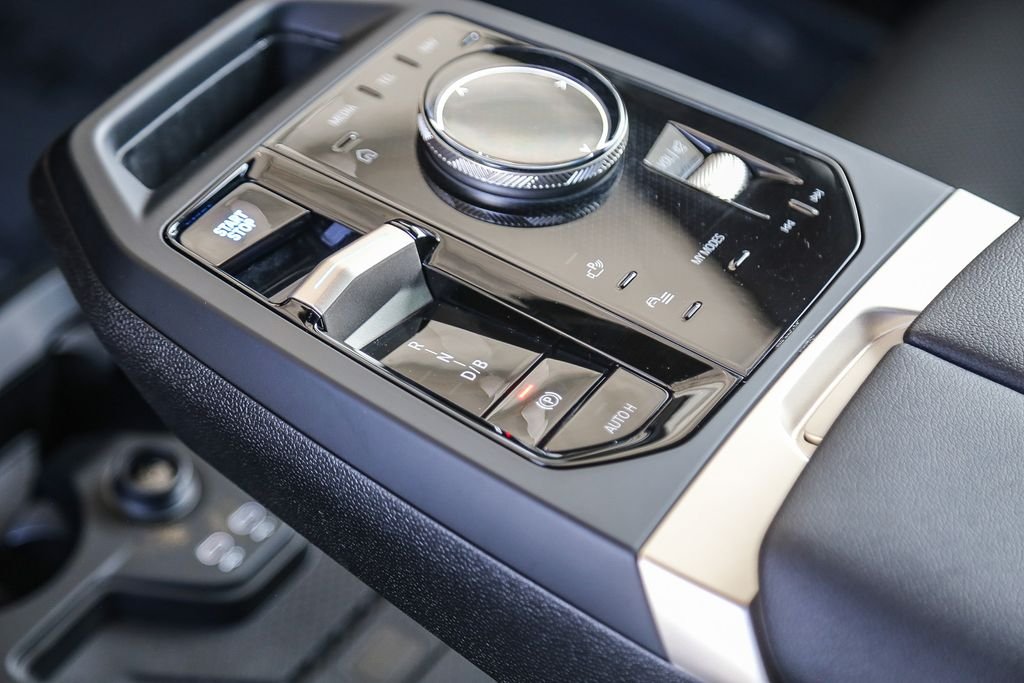 2025 BMW iX 50 - Photo 16