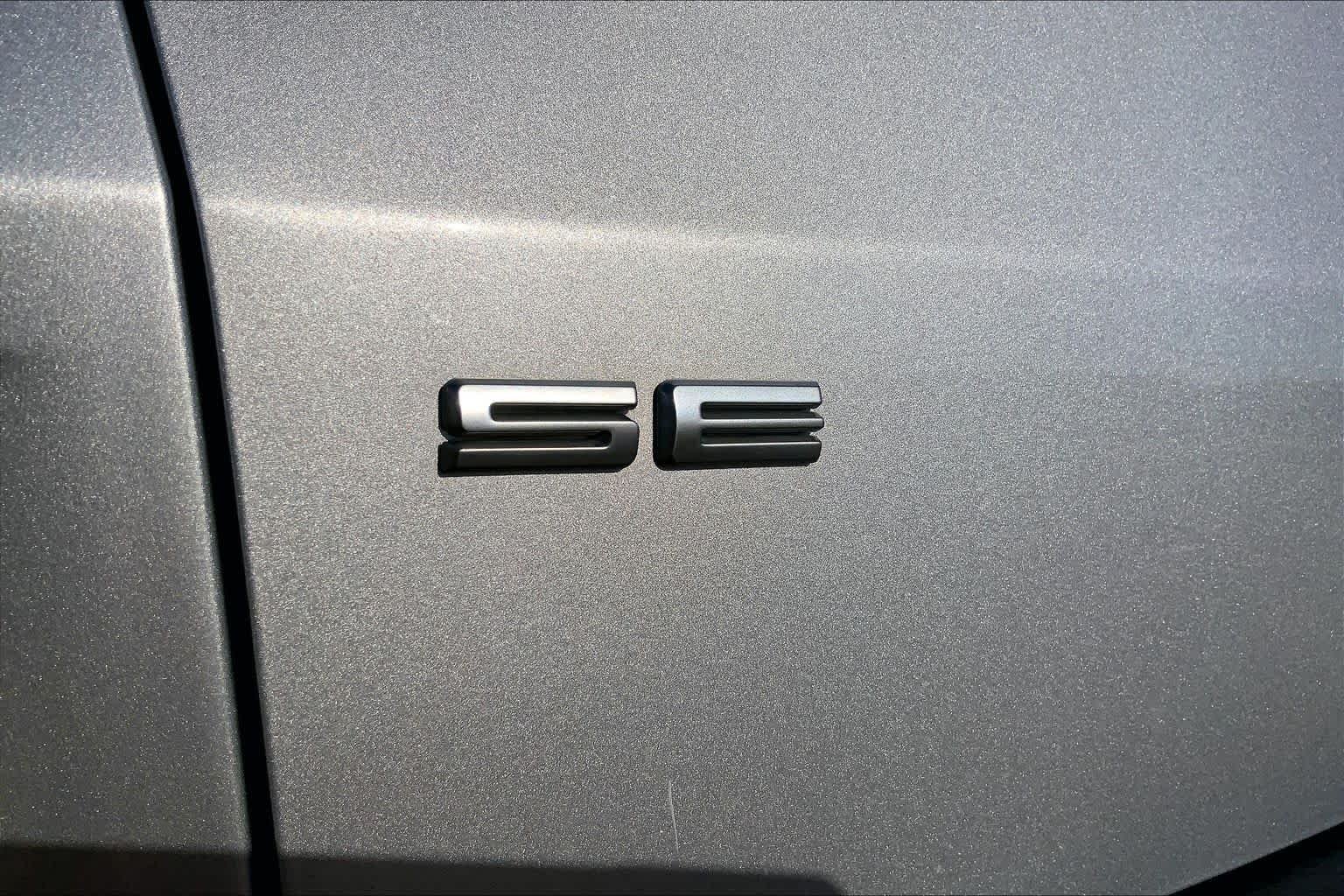 Used 2020 Ingot Silver Metallic Ford SE image 31