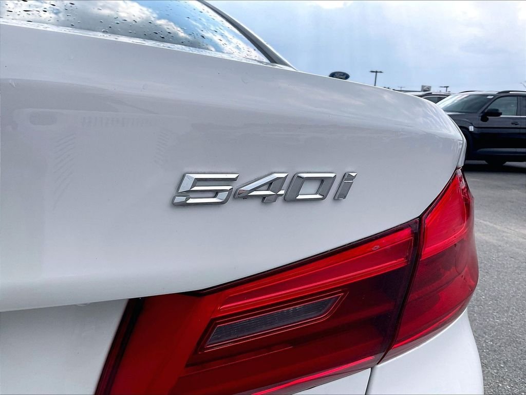 Used 2019 Alpine White BMW 540i xDrive image 28