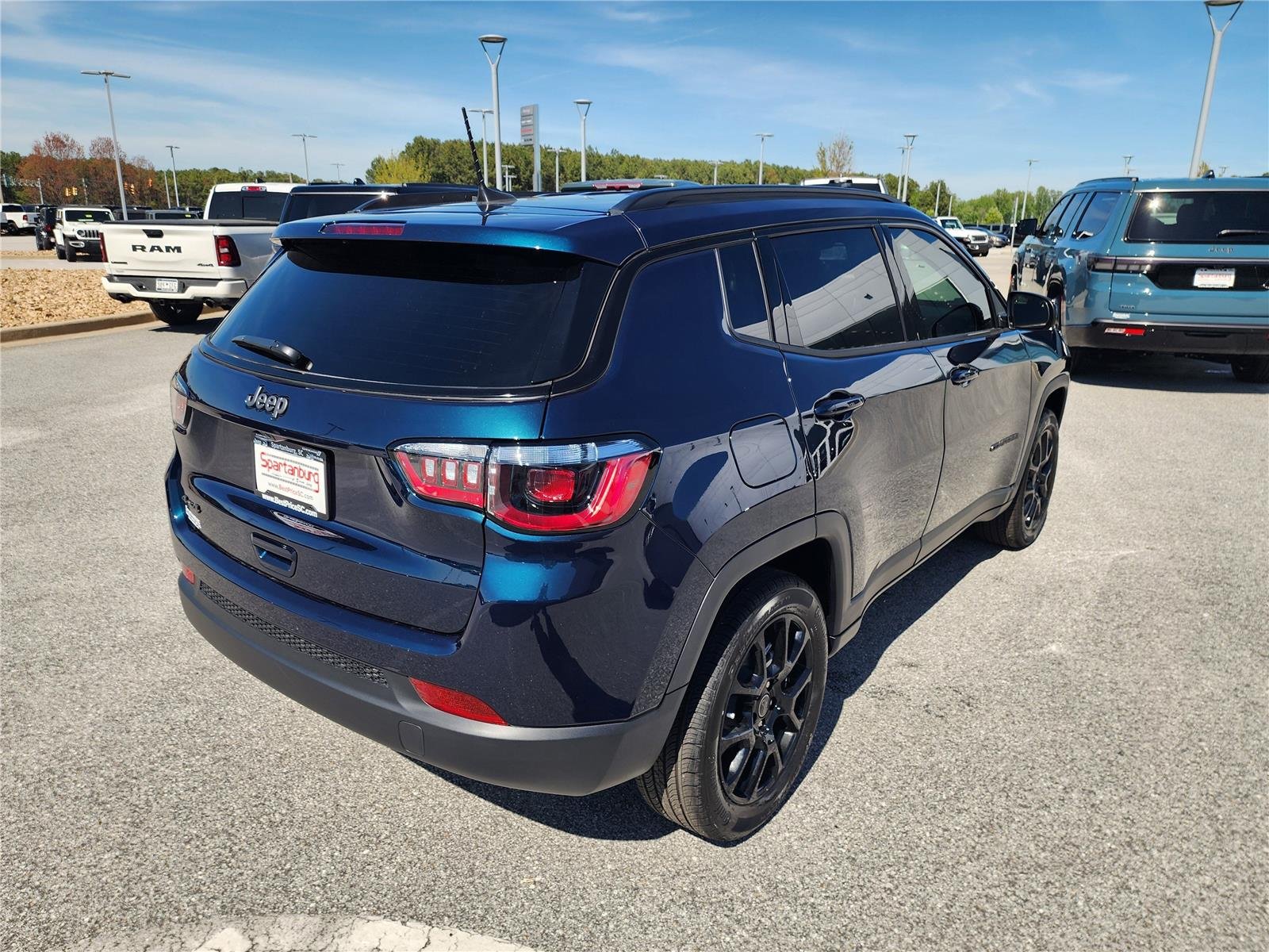 New 2026 Fathom Blue Pearl Coat Jeep Latitude Altitude image 6