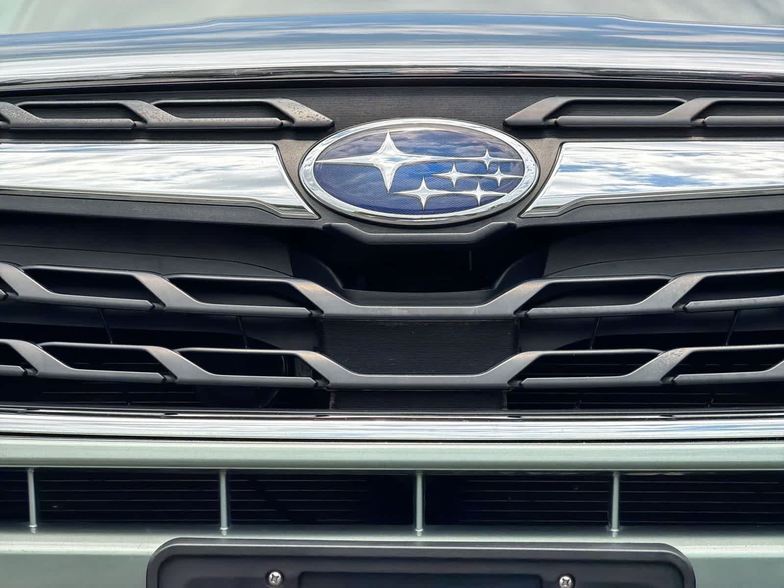 Used 2018 Jasmine Green Metallic Subaru Premium image 12