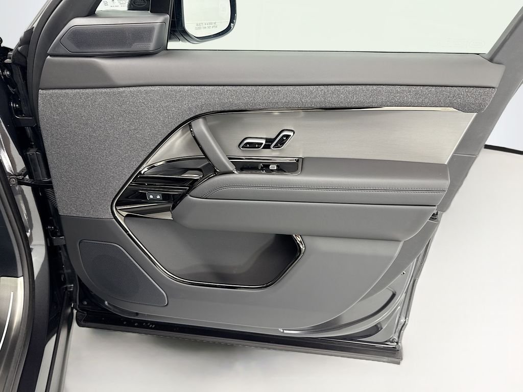 New 2026 Carpathian Grey Land Rover SE image 25