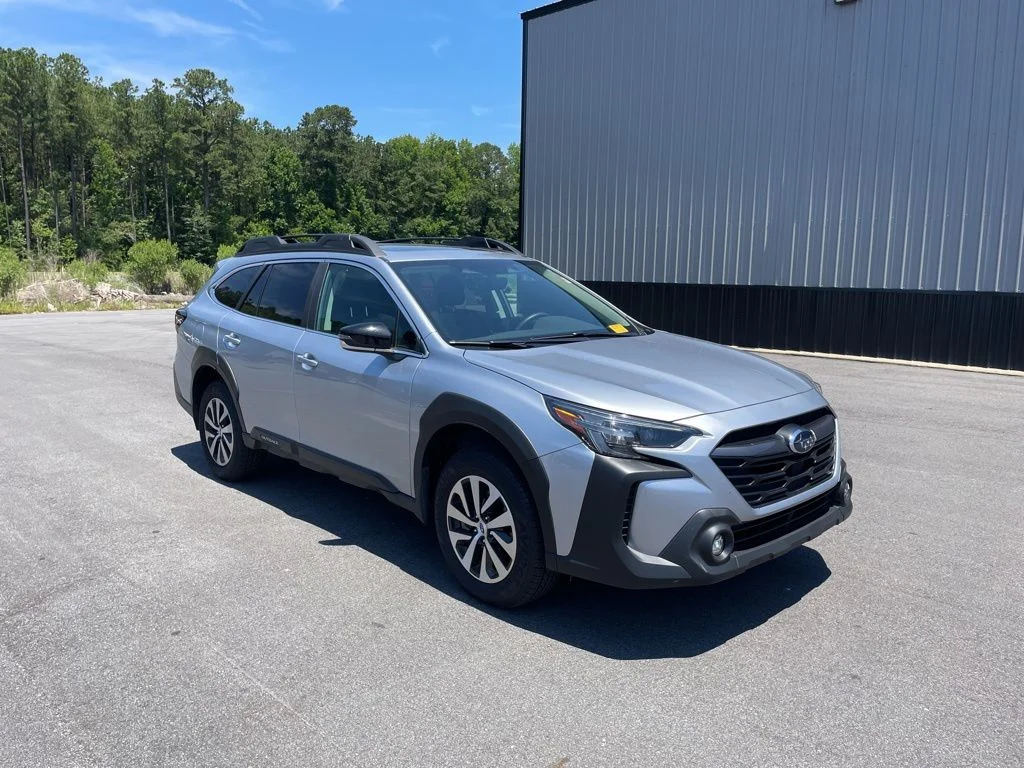 2025 Subaru Outback Premium's photo