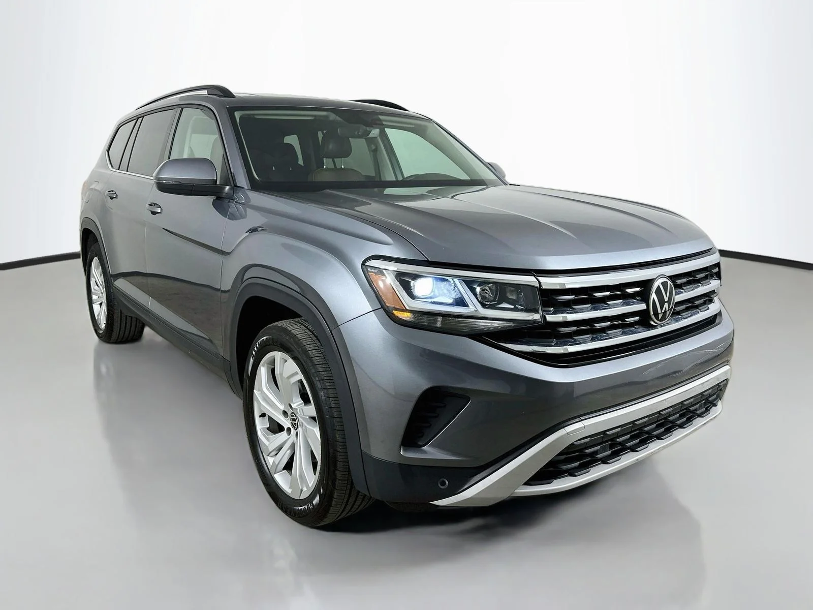 Used 2021  Volkswagen  image 3