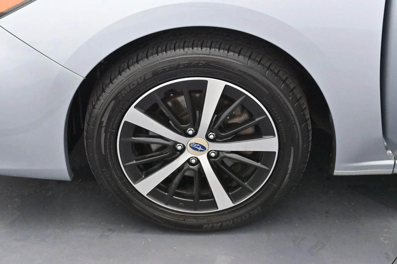 Used 2019 Ice Silver Metallic Subaru Premium image 28