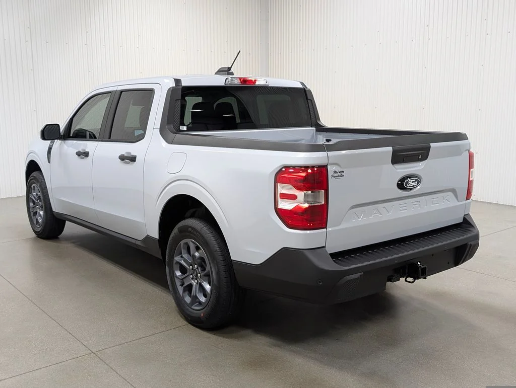 New 2026 Space White Metallic Ford XLT image 21