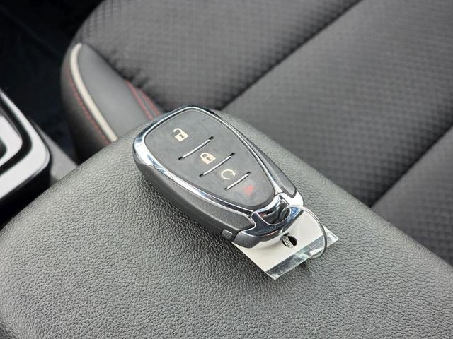 Used 2022 Summit White Chevrolet RS image 36
