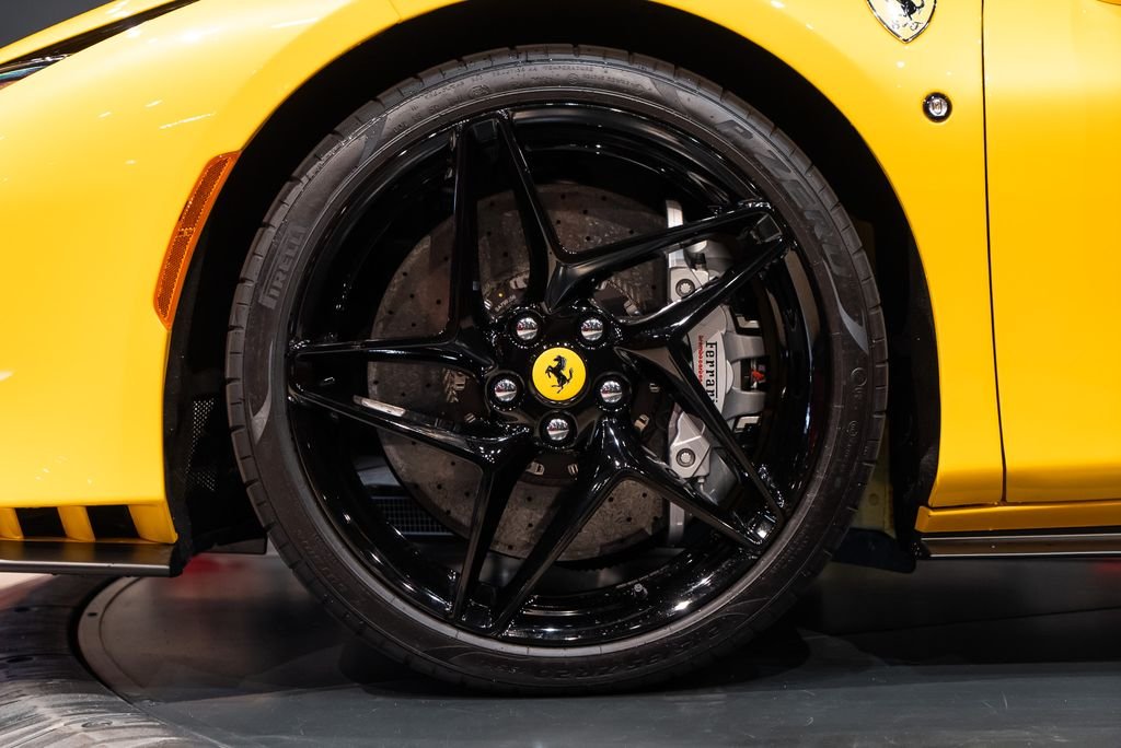 Certified Used 2023 Giallo Triplo Strato Ferrari Base image 32