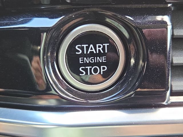 Used 2023 Scarlet Nissan SL image 19