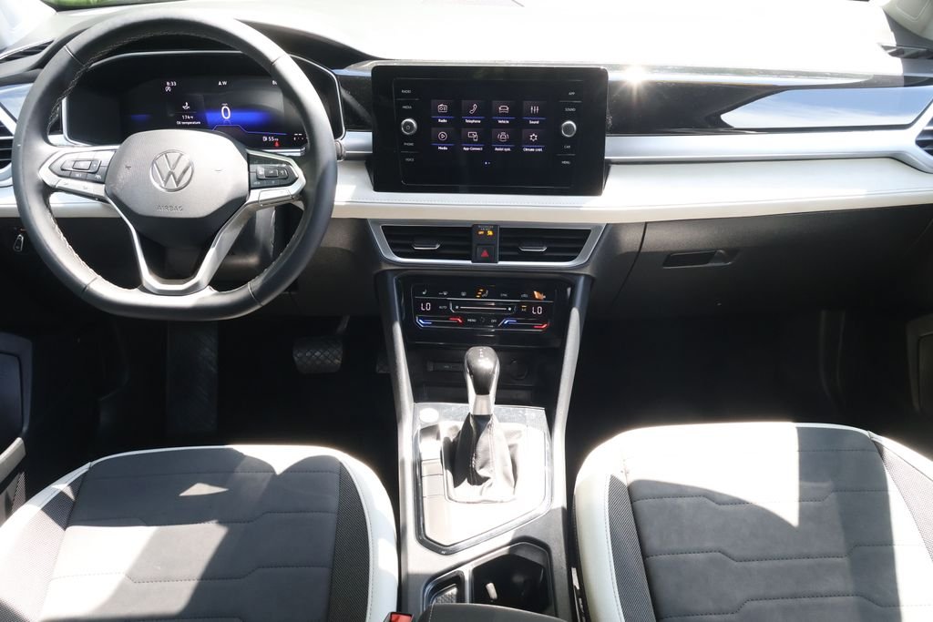 Used 2025 Gray Volkswagen 1.5T SE image 15