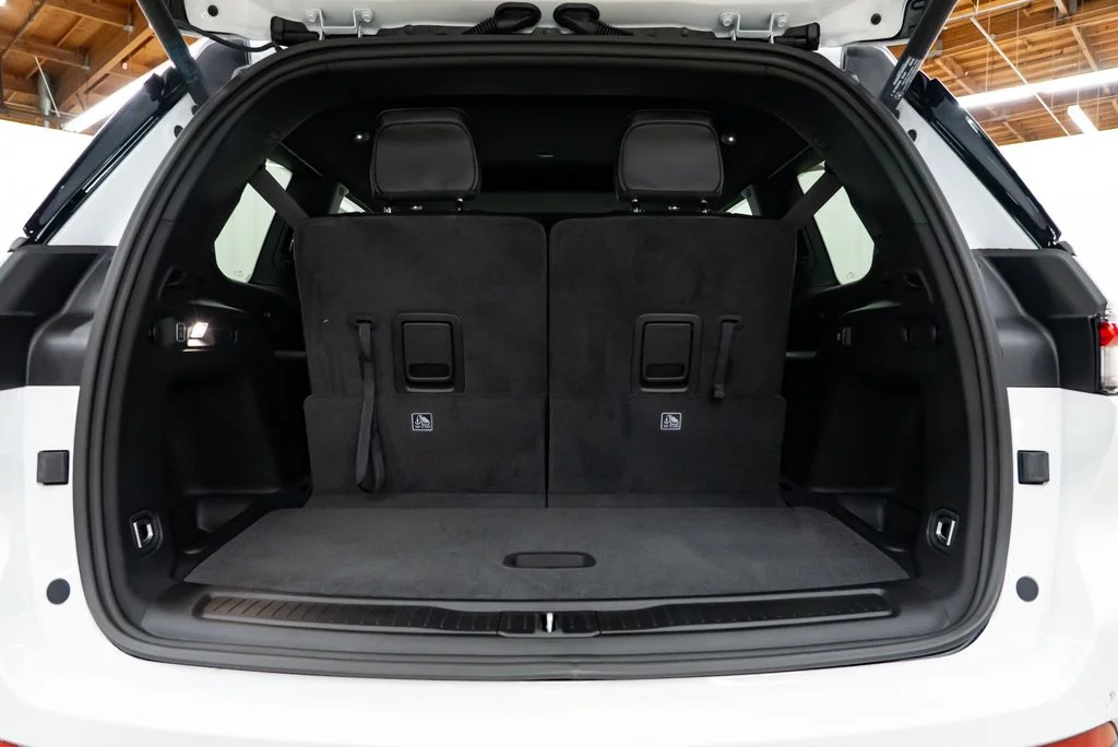 New 2026 Bright White Clear-Coat Exterior Paint Jeep Laredo image 8