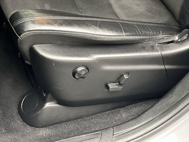 Used 2021 Billet Silver Metallic Clearcoat Jeep Laredo X image 10